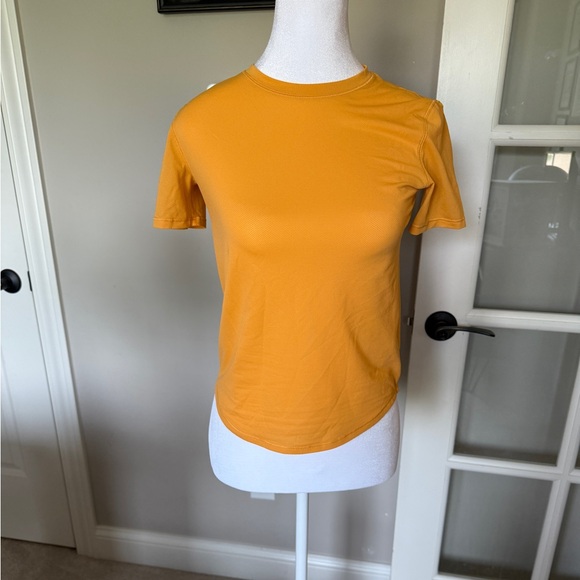 lululemon high neck running and training t-shirt, color
Mango dream, size 2. - Picture 2 of 4